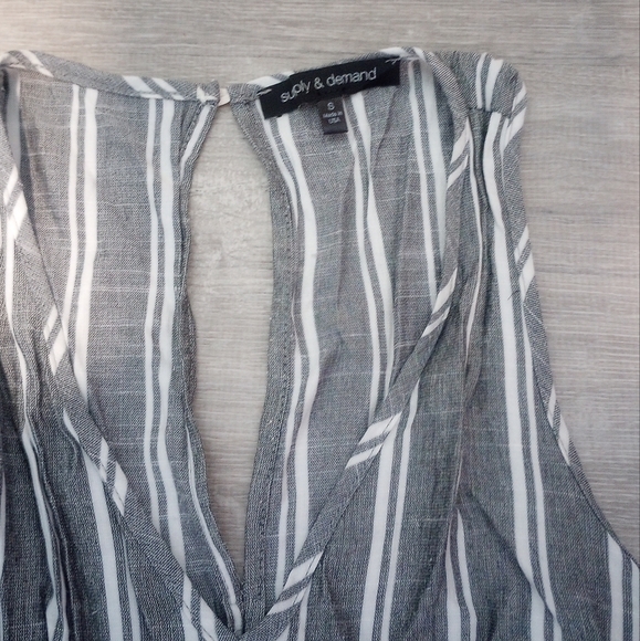 Grey & white striped jumpsuit - Picture 2 of 5